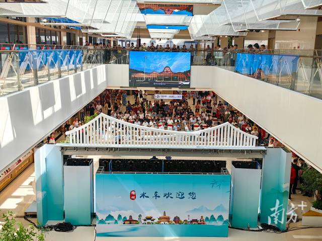 汕梅高速水車服務區節前投入運營。 汕梅高速水車服務區節前投入運營。