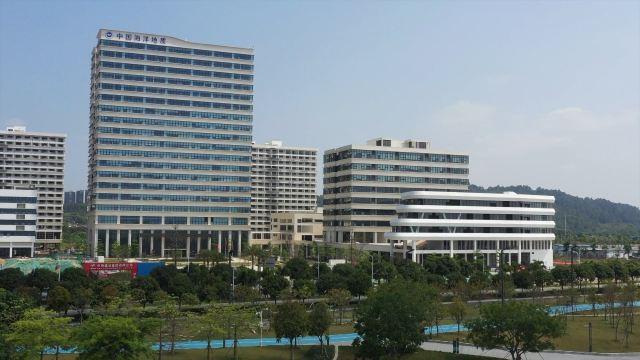 作為我國南方海洋科技創(chuàng)新中心，南沙還被國務(wù)院明確為“全國天然氣水合物研發(fā)和商業(yè)開發(fā)總部基地”。