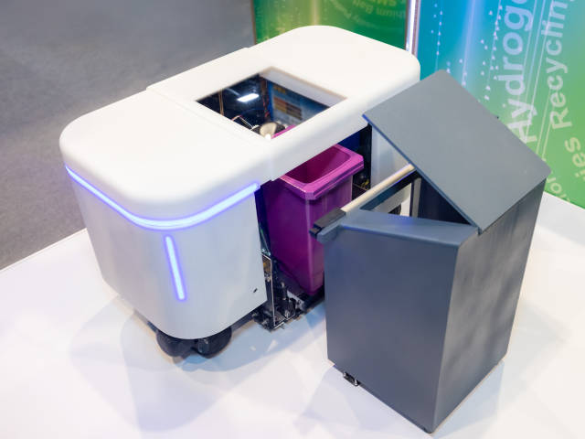 生產力局展示的智能廚余回收運輸機器人，專為都市廚余回收而設，適合于狹窄空間高效運作，而且減少人力依賴、防止廚余機滿桶溢出及提升運作效率。