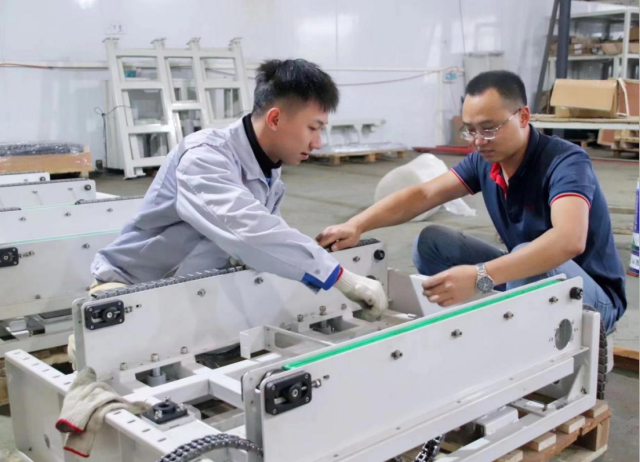 “00后”大學生進工廠。 “00后”大學生進工廠。