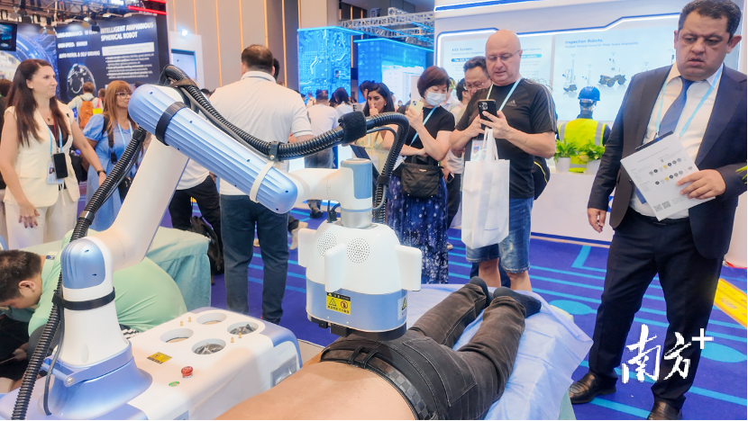 “大展拳腳”的理療機(jī)器人