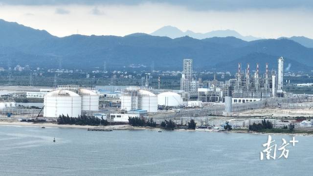 鼓勵和指導綠色工廠、“零碳”工廠開展產品碳足跡核算評價。
