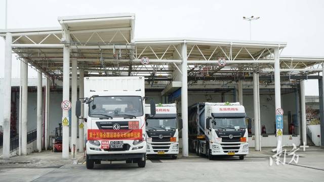 本次火炬及設備已分四批次從廣東經深圳、珠?？诎哆\往香港和澳門
