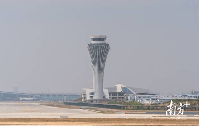 白云機場東塔臺啟用
