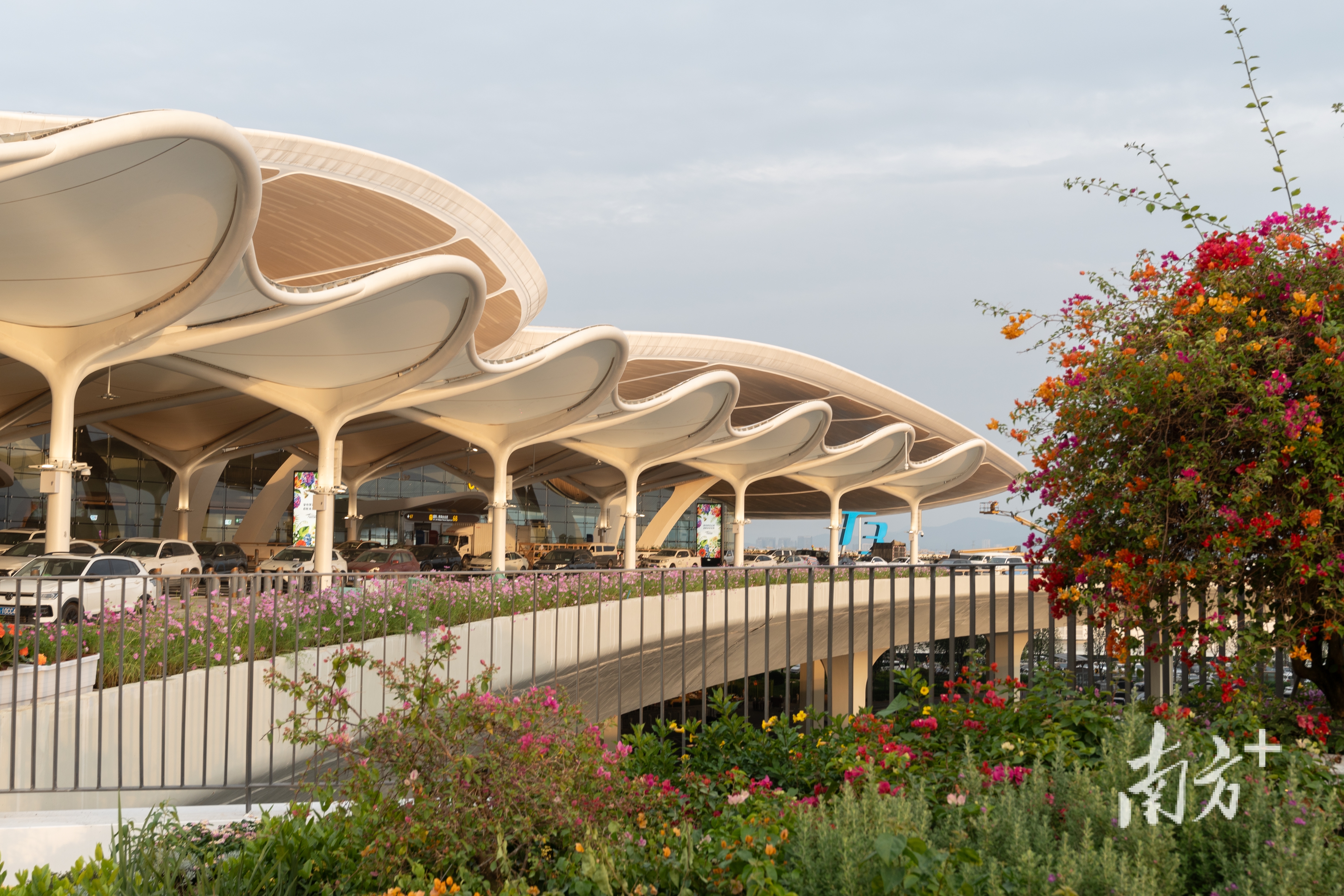 白云機場綜合交通中心啟用，城際白云機場東站開通