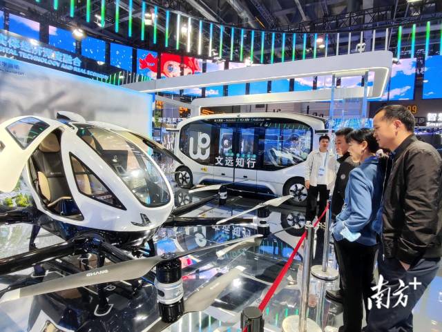 廣州自動駕駛企業文遠知行主要產品展示。