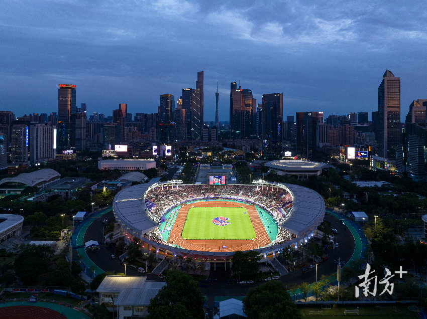 洲明科技為廣州天河體育中心提供光顯解決方案。受訪者供圖。 洲明科技為廣州天河體育中心提供光顯解決方案。受訪者供圖。