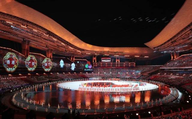 廣東省體育代表團、香港特別行政區體育代表團、澳門特別行政區體育代表團在入場儀式上共同入場。新華社記者 黃偉 攝 廣東省體育代表團、香港特別行政區體育代表團、澳門特別行政區體育代表團在入場儀式上共同入場。新華社記者 黃偉 攝