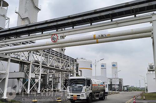 廣鋼氣體廠區(qū) 本刊記者 孫庭陽(yáng)I攝 廣鋼氣體廠區(qū) 本刊記者 孫庭陽(yáng)I攝