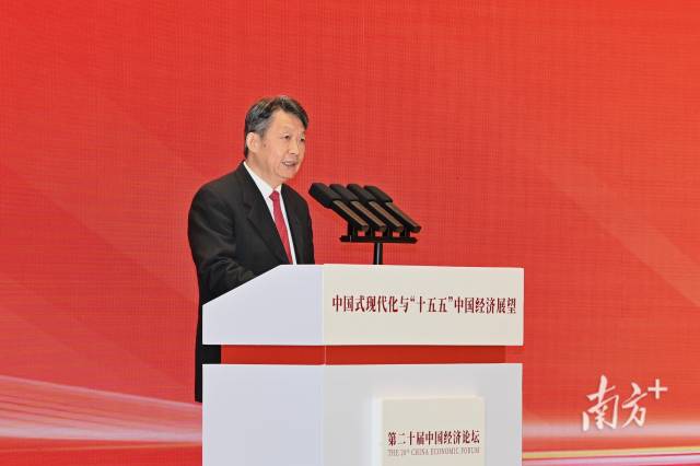 國(guó)務(wù)院發(fā)展研究中心黨組成員、副主任隆國(guó)強(qiáng)