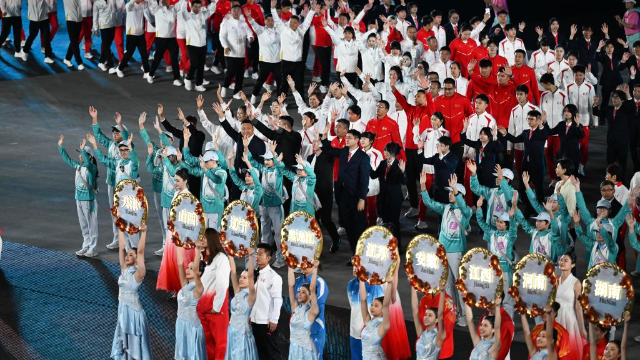 11月21日,參賽團隊代表在閉幕式上入場。 11月21日,參賽團隊代表在閉幕式上入場。