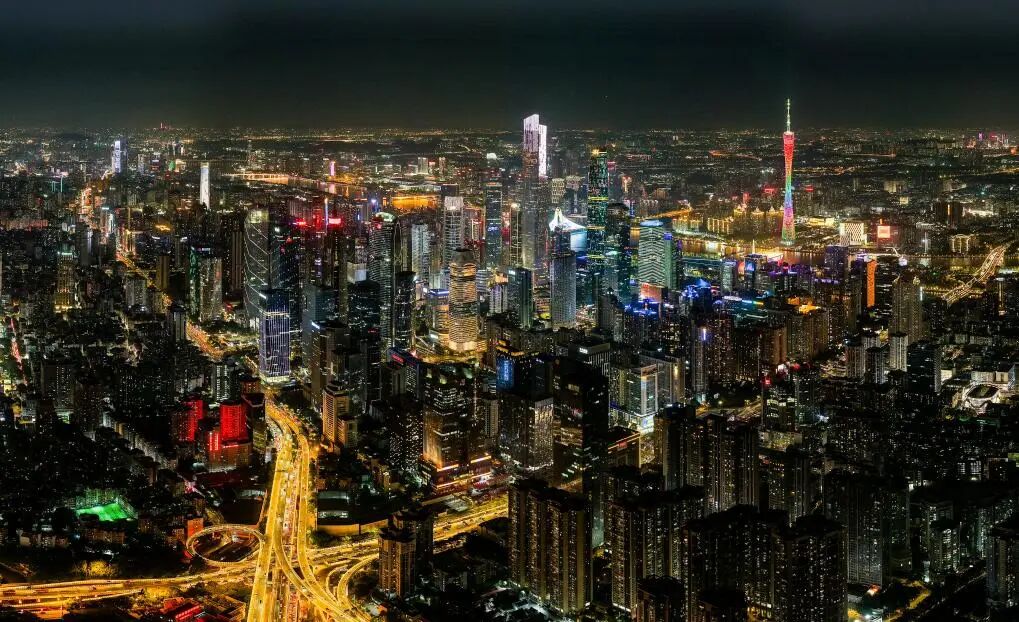 這是廣州珠江新城的夜景（2024年11月28日攝，無人機照片）。新華社記者 劉大偉 攝