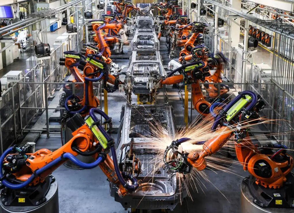 2月24日在廣州番禺廣汽智聯(lián)新能源產(chǎn)業(yè)園拍攝的埃安智慧產(chǎn)線。新華社記者 劉大偉 攝