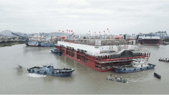 “海之艙”一期主體平臺下水。受訪者供圖