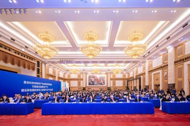 12月12日至13日，2025粵港澳院士峰會·全國重點實驗室技術成果大灣區對接大會舉行。