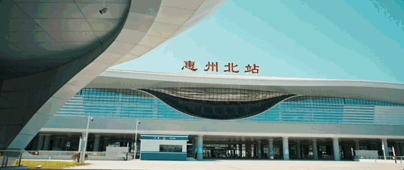 打造“海陸空鐵”立體交通網(wǎng)絡，加快構建大灣區(qū)綜合樞紐門戶。