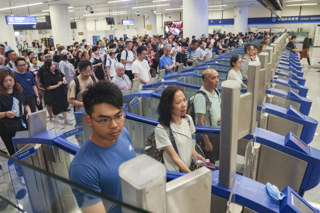 2025年，深圳文旅迎來一項關鍵突破：前三季度接待入境游客突破3000萬人次，其中外國游客同比增長65.5%，國際旅游收入達76億美元，同比增長34.4%。美國、日本、韓國、新加坡、泰國等APEC經濟體成為主要客源地。