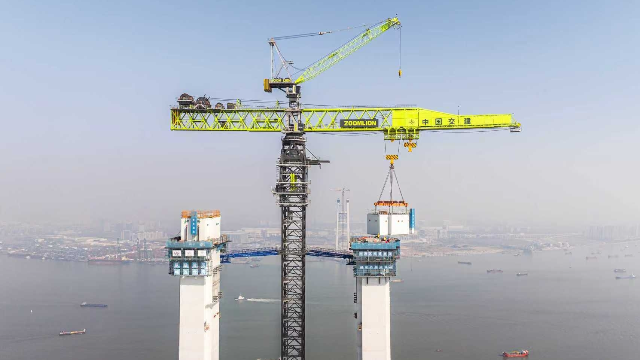 獅子洋大橋主塔高度突破300米,成為珠江口第一高塔。 獅子洋大橋主塔高度突破300米,成為珠江口第一高塔。