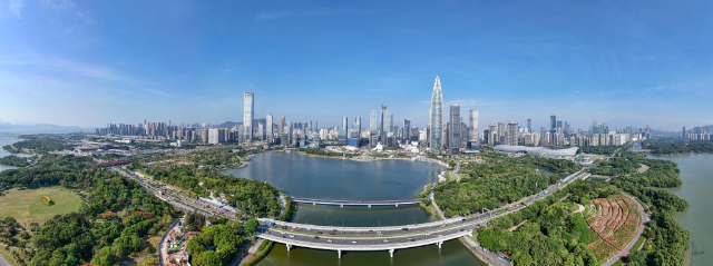 這是深圳灣文化廣場所在的深圳市南山區(qū)后海中心區(qū)（2025年11月1日攝，無人機全景照片）。新華社記者 梁旭 攝