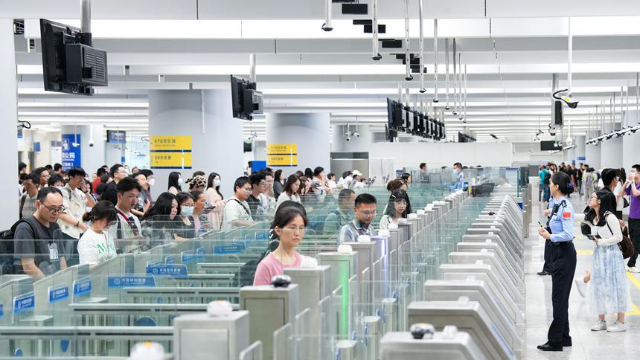 旅客有序通關。西九龍邊檢站供圖 旅客有序通關。西九龍邊檢站供圖