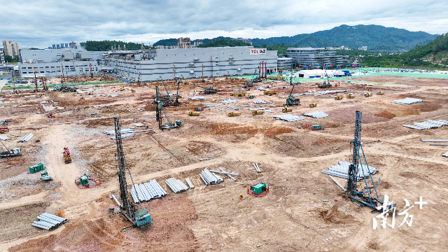 TCL華星建設的全球首條高世代印刷OLED規模化產線在廣州黃埔加快落地。李劍鋒 攝 TCL華星建設的全球首條高世代印刷OLED規模化產線在廣州黃埔加快落地。李劍鋒 攝