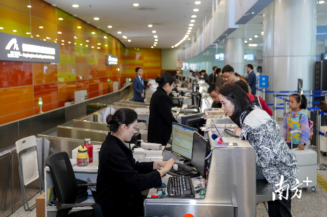 值機柜臺 值機柜臺