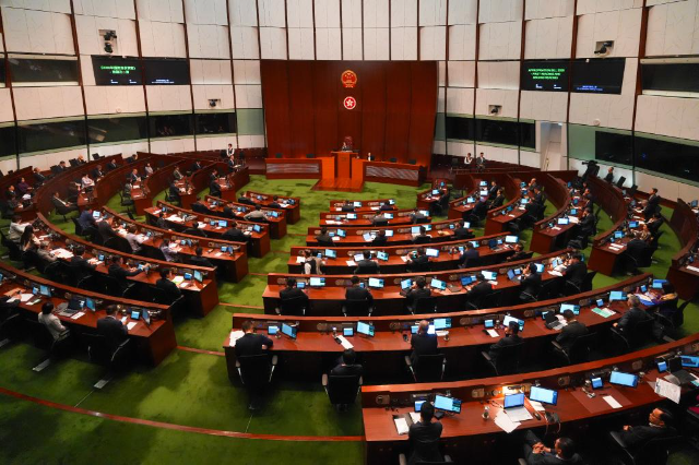 2月25日，香港特區政府財政司司長陳茂波發表2026/2027財政年度特區政府財政預算案。新華社記者 朱煒 攝