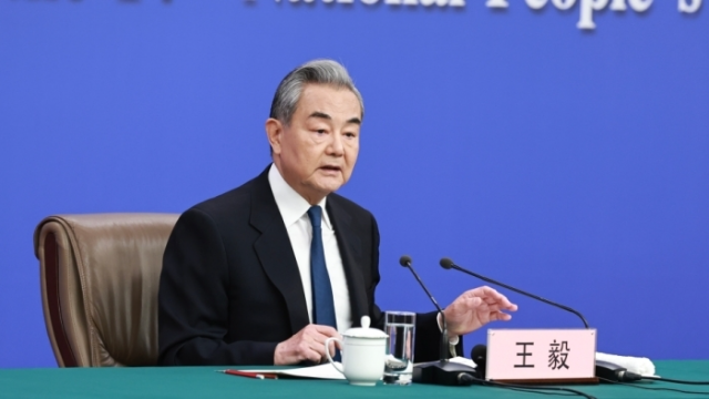 3月8日上午10時(shí),十四屆全國人大四次會(huì)議在梅地亞中心新聞發(fā)布廳舉行記者會(huì),邀請中共中央政治局委員、外交部長王毅就“中國外交政策和對外關(guān)系”相關(guān)問題回答中外記者提問。<a target='_blank' href='/'>中新社</a>記者 蔣啟明 攝 3月8日上午10時(shí),十四屆全國人大四次會(huì)議在梅地亞中心新聞發(fā)布廳舉行記者會(huì),邀請中共中央政治局委員、外交部長王毅就“中國外交政策和對外關(guān)系”相關(guān)問題回答中外記者提問。<a target='_blank' href='/'>中新社</a>記者 蔣啟明 攝