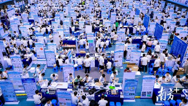  2025年8月15日，第二十屆中國研究生電子設(shè)計競賽全國總決賽（簡稱“研電賽”）在深圳信息職業(yè)技術(shù)大學開幕。朱洪波 劉越亞/攝