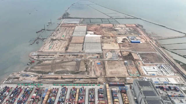 與此同時，南沙國際通用碼頭也在快馬加鞭建設中。圖源：廣州港集團.jpg